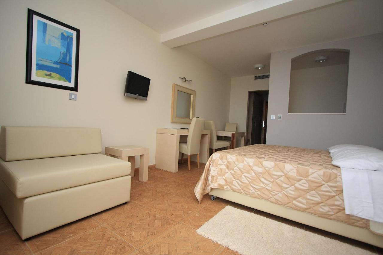 Aparthotel Natalia Подгора Экстерьер фото