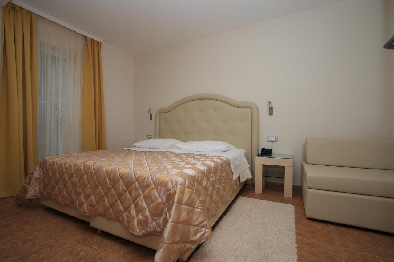 Aparthotel Natalia Подгора Экстерьер фото