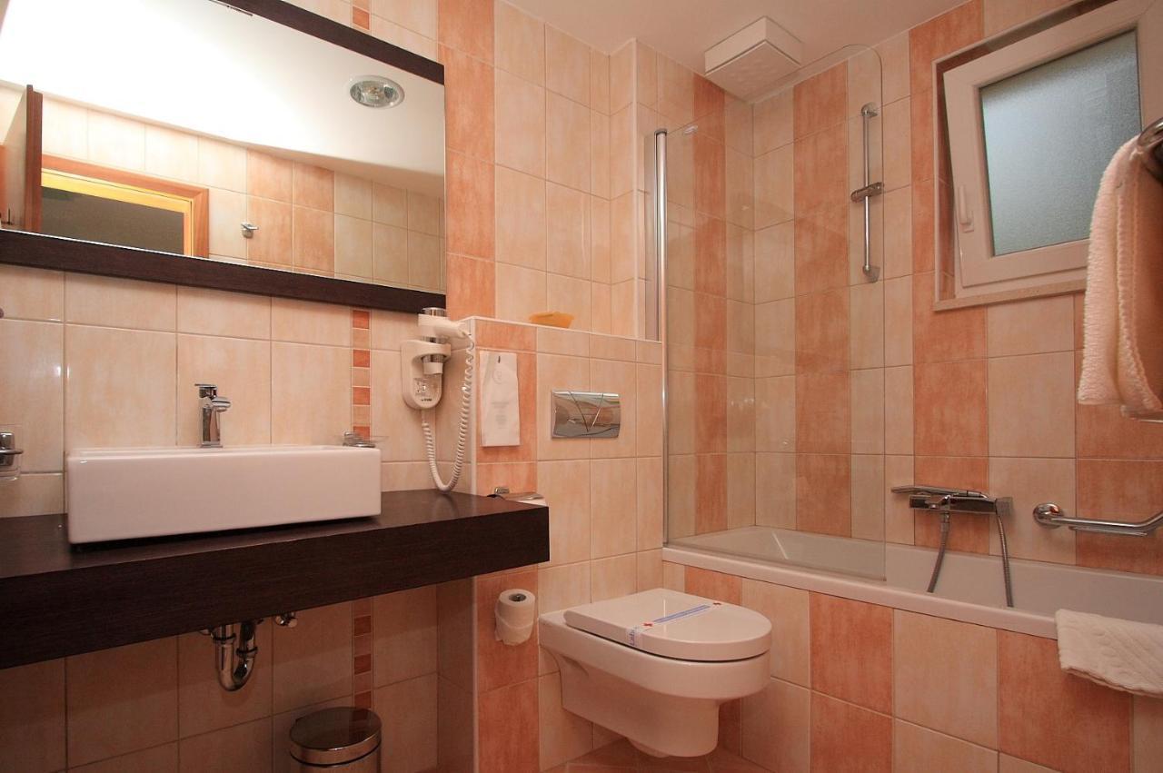 Aparthotel Natalia Подгора Экстерьер фото