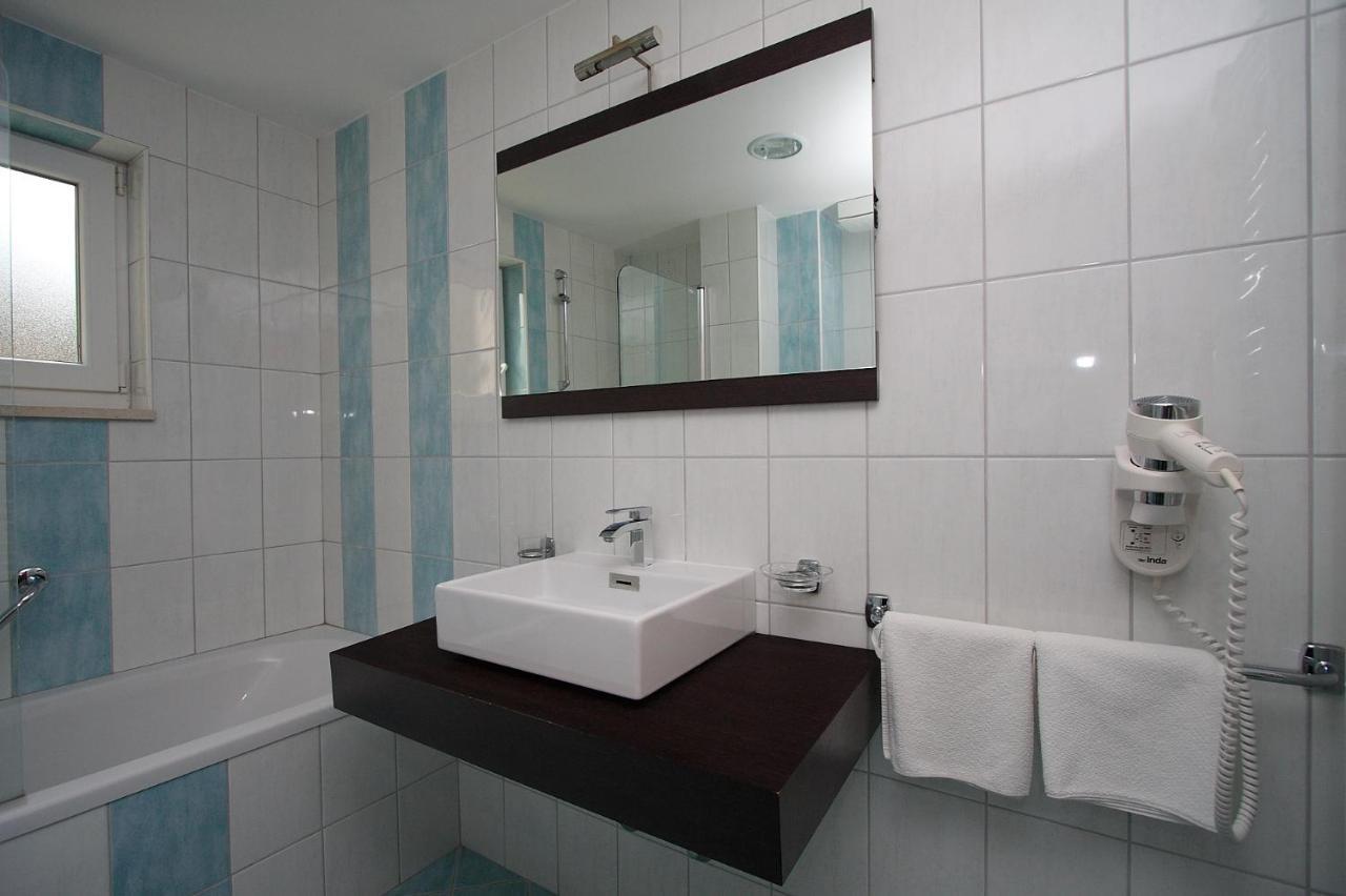 Aparthotel Natalia Подгора Экстерьер фото